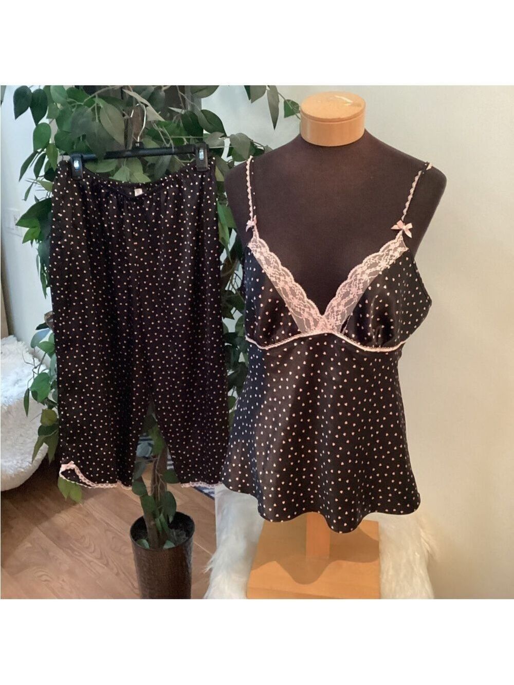 Gilligan O’Malley 2 piece sleep set camisole and capri Woman’s Large